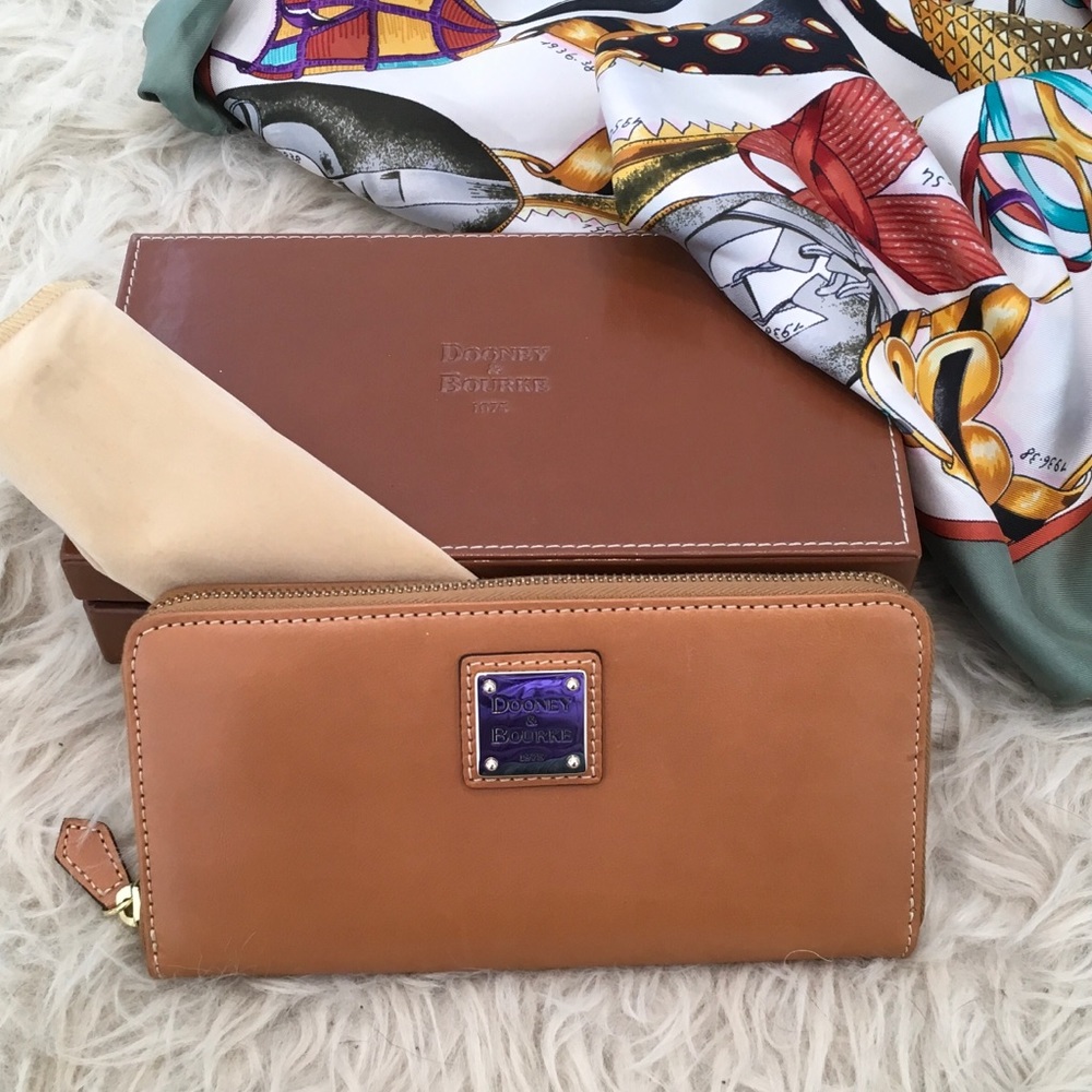 Dooney & Bourke Wallet - Tan w/ box & dust pouch