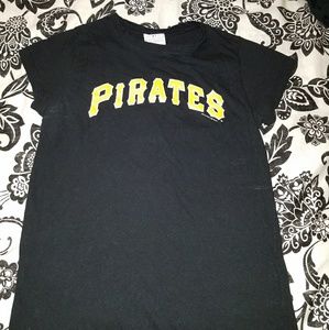 Pittsburgh Pirates womens fitted tee.