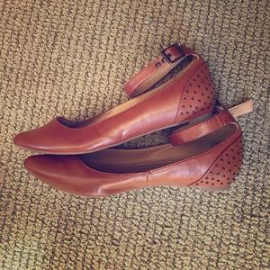 Crown Vintage flats