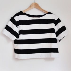 💥SALE💥Black and white strip crop top