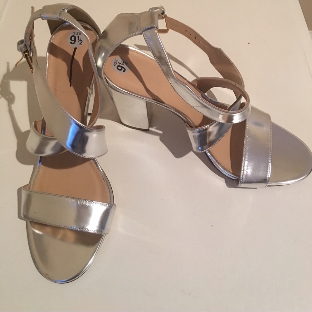 MICHAEL KORS SANDAL 9.5