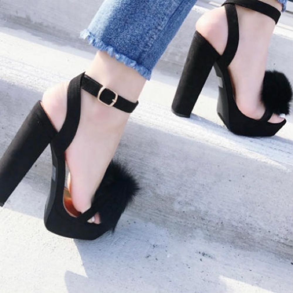 POM POM PLATFORMS