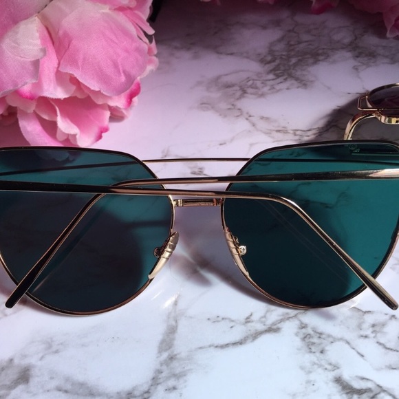 ❗️Just restocked! "Ava" Rose Gold Sunglasses ☀️ - Picture 7 of 7