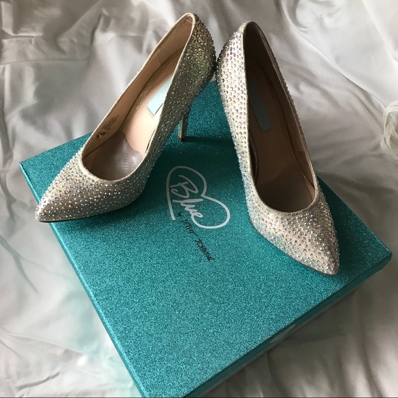 blue by betsey johnson champagne