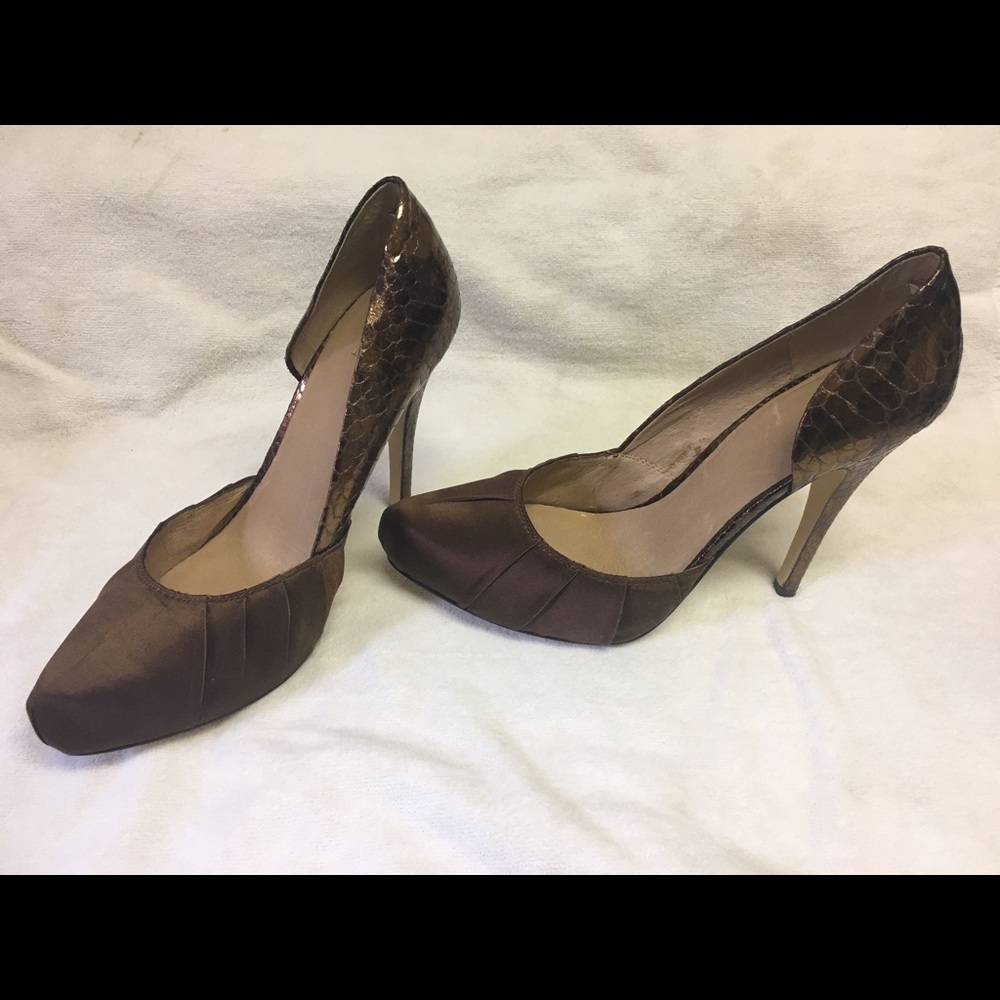 Bakers Snakeskin Like Pumps