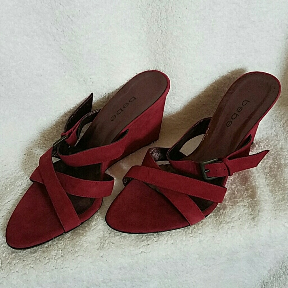 Nwt Bebe beautiful burgundy red suede heals 10