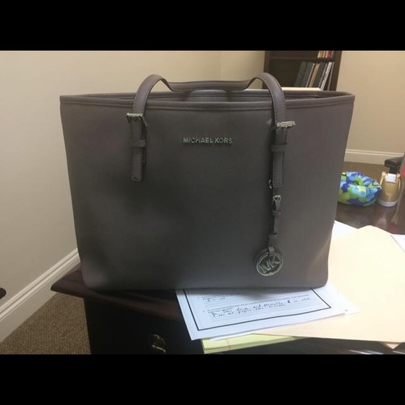 Michael Kors tote - Picture 1 of 1