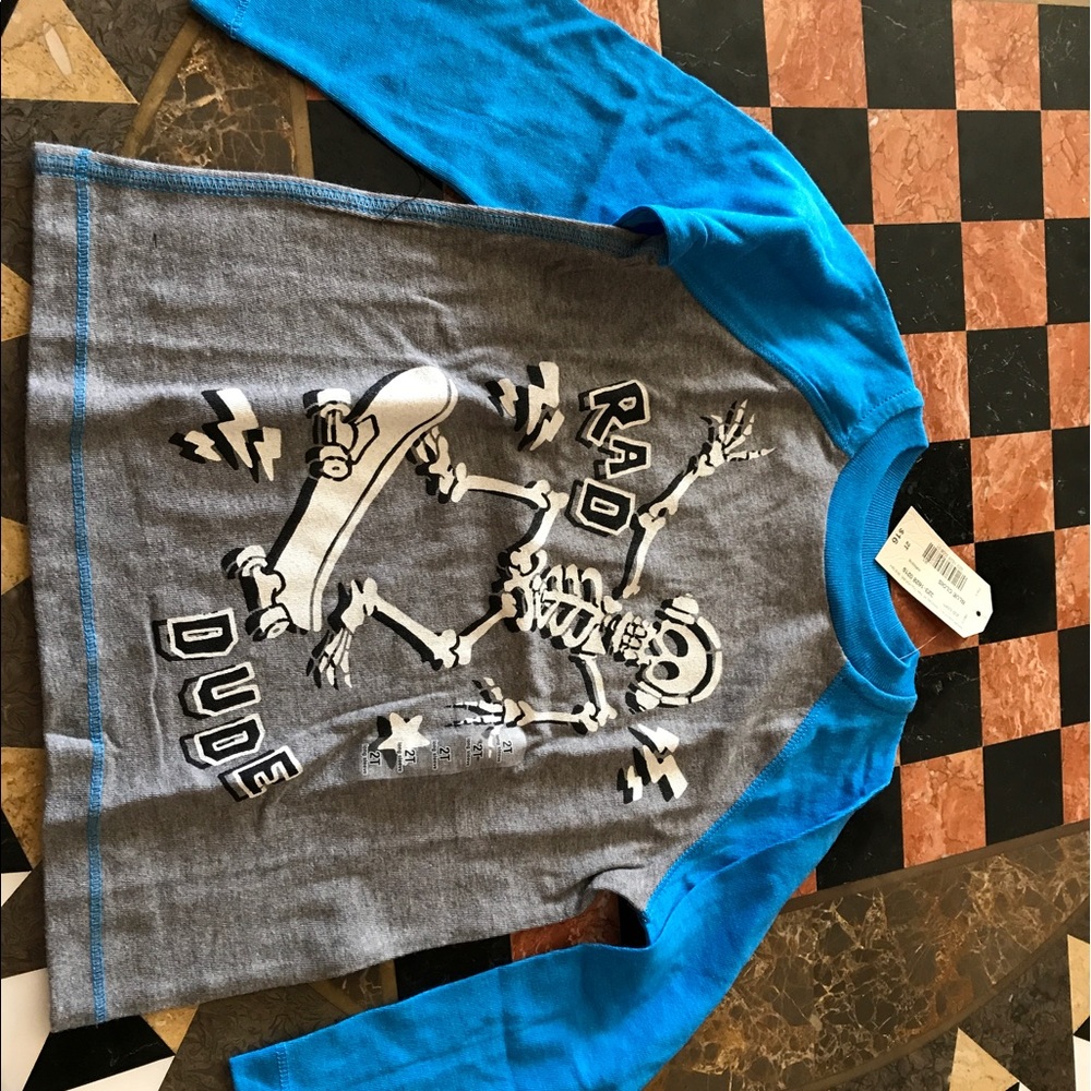 Long-Sleeve T-Shirt brand new 2T