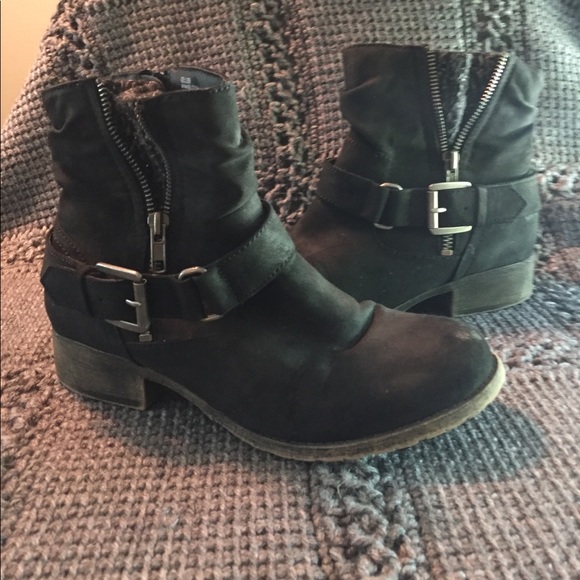 Gently Used Pair of Ankle Boots - Picture 1 of 1