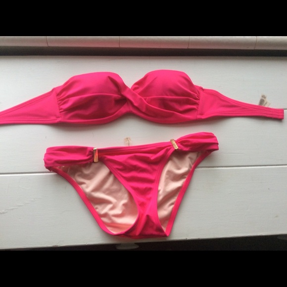 Victoria's Secret bikini - Picture 1 of 3