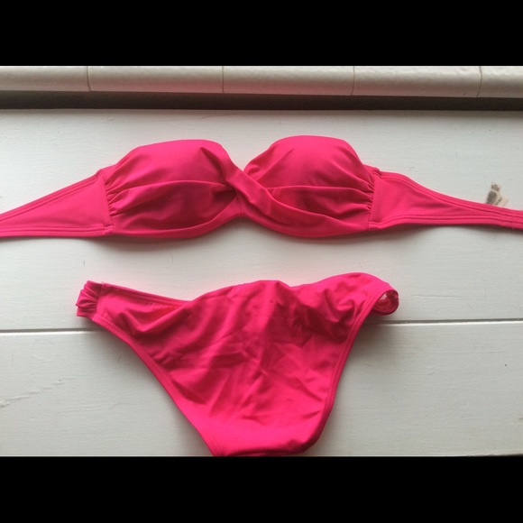 Victoria's Secret bikini - Picture 2 of 3