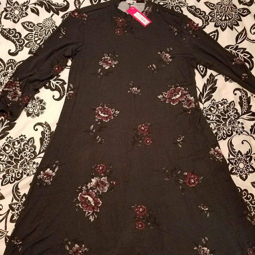 NWT Gray Floral long sleeve Shift Dress