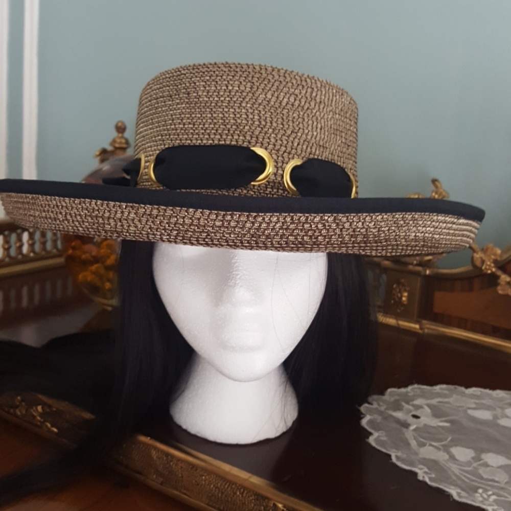 Beautiful hat - Picture 2 of 4