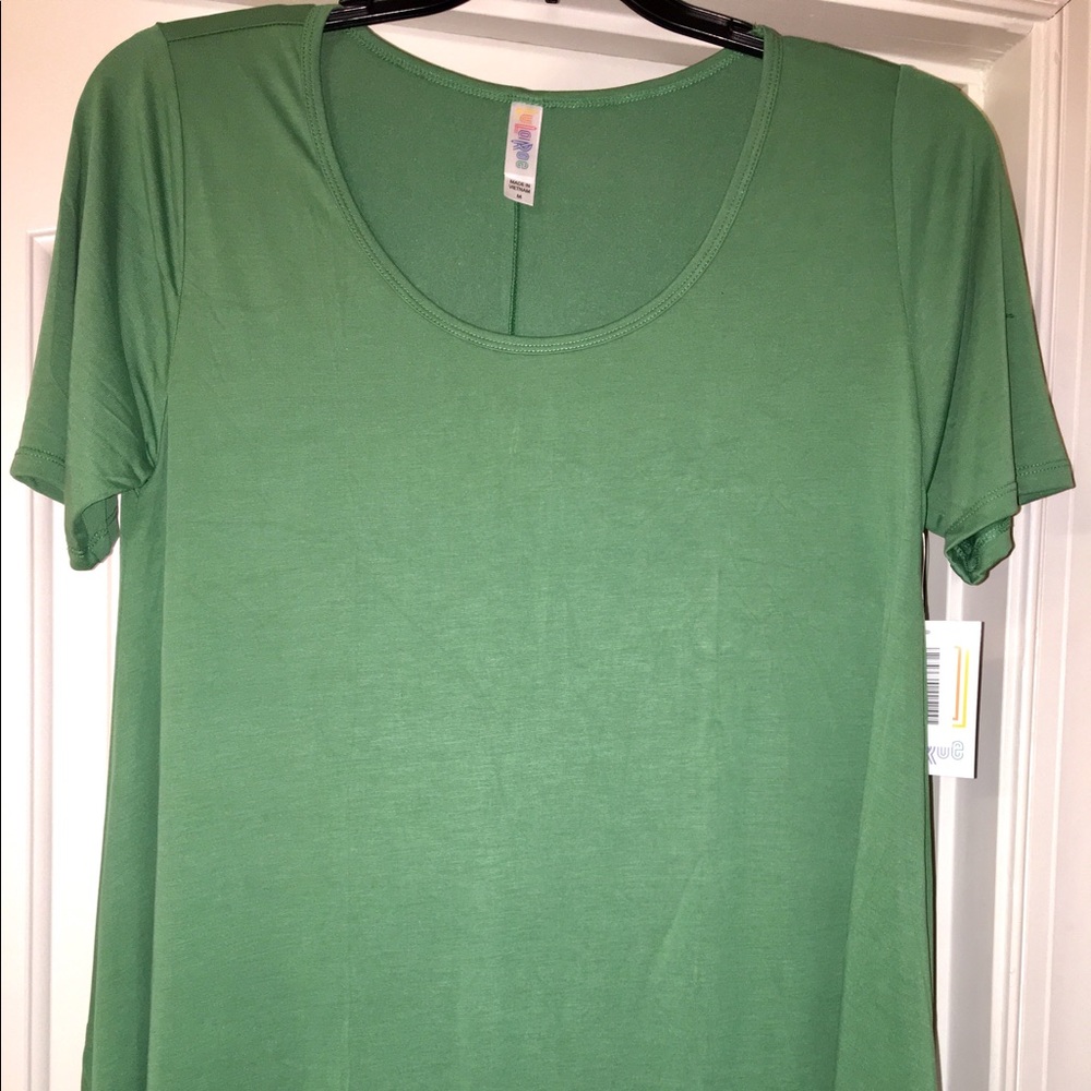 MEDIUM LuLaRoe Perfect T