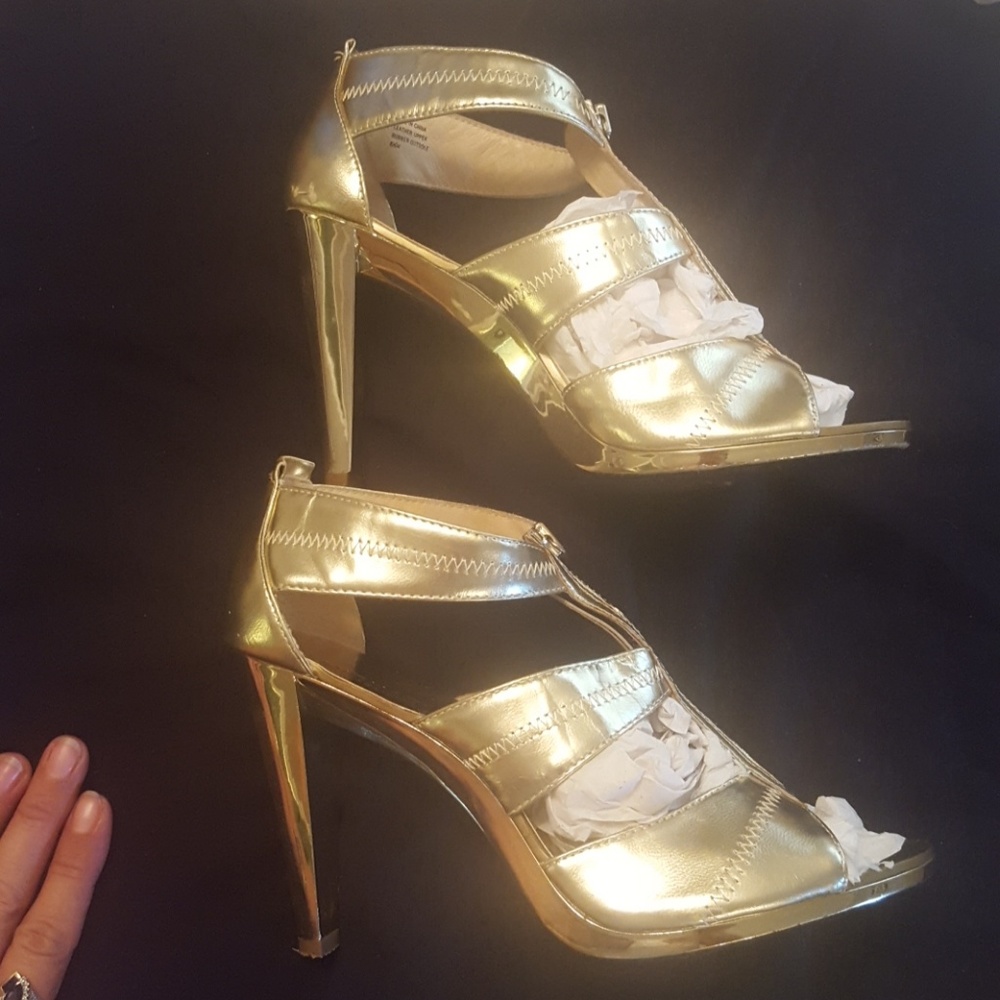 RARE Michael Kors Gold Leather Zip Up Heels 8.5 - Picture 2 of 8