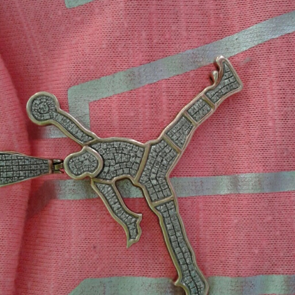 10k gold and diamond Jordan pendant - Picture 1 of 1