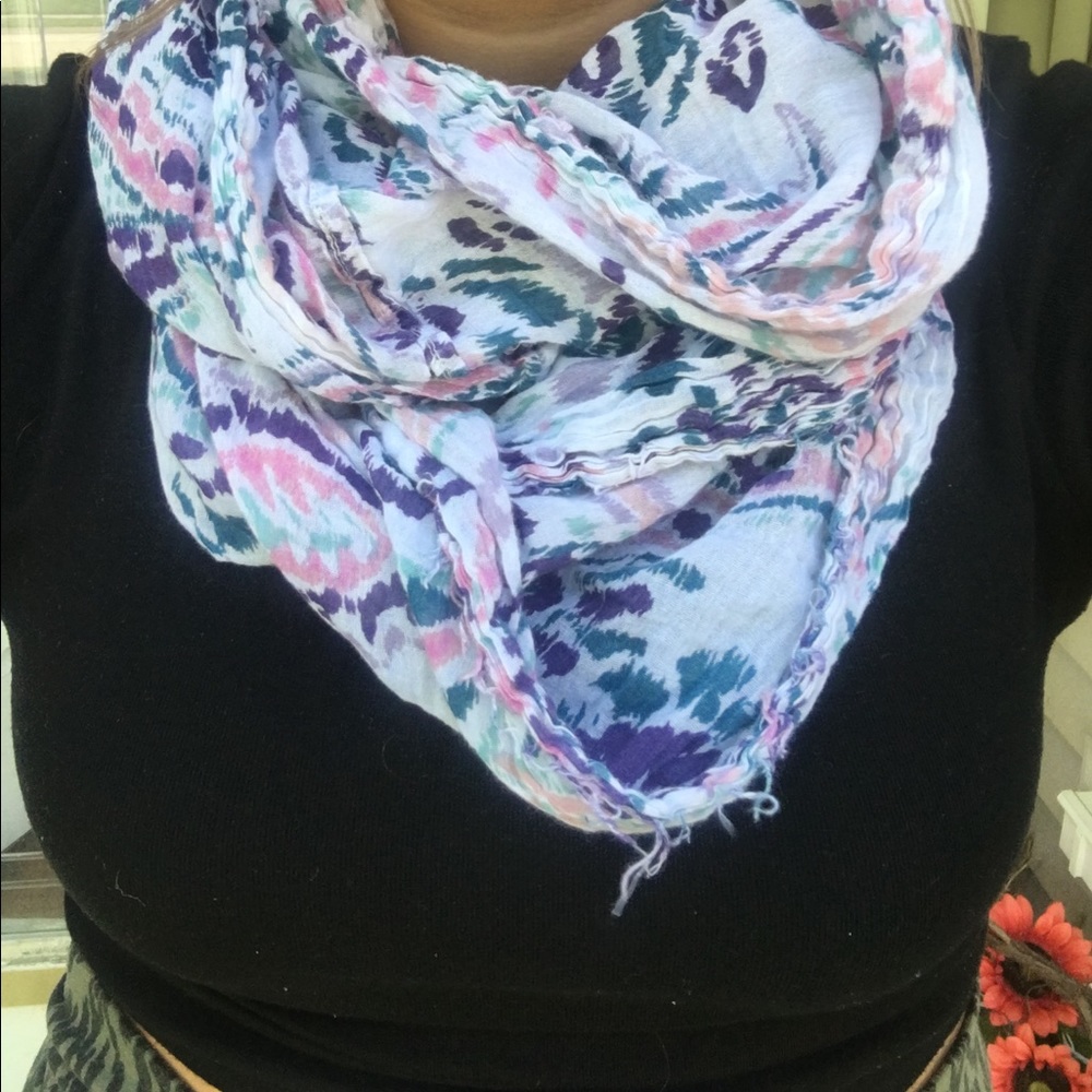 AEO | Spring/Summer Scarf - Picture 2 of 3