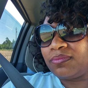 Meet your Posher, Benita