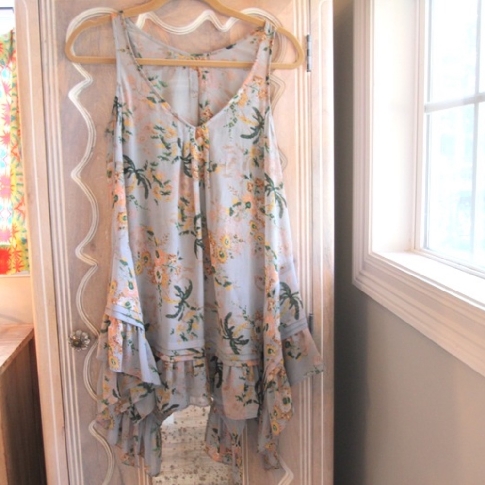 🌻Host Pick!🌻ANTHRO Tank with Ruffle Detail