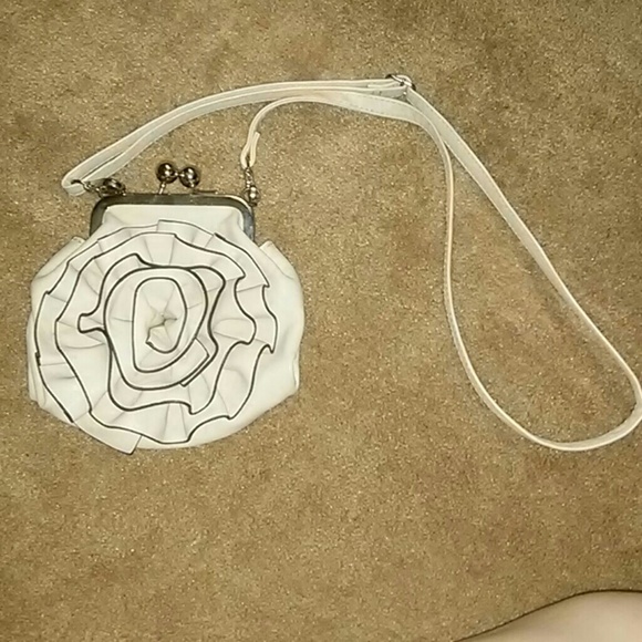 Beige flower purse - Picture 3 of 3