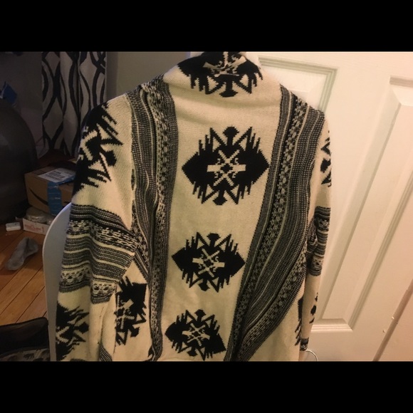 Wrap/ sweater - Picture 2 of 3