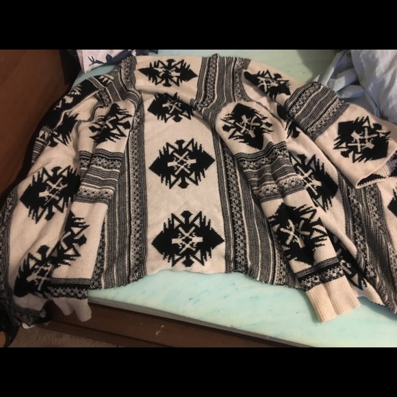 Wrap/ sweater - Picture 3 of 3