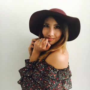 Meet your Posher, Yaneth