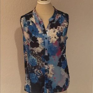 Floral sleeveless lace top