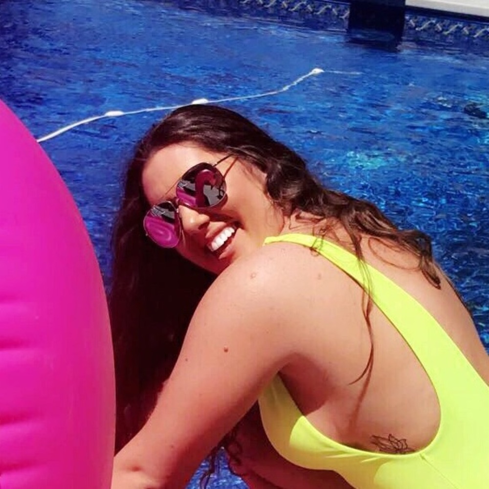 Meet your Posher, Phoebe