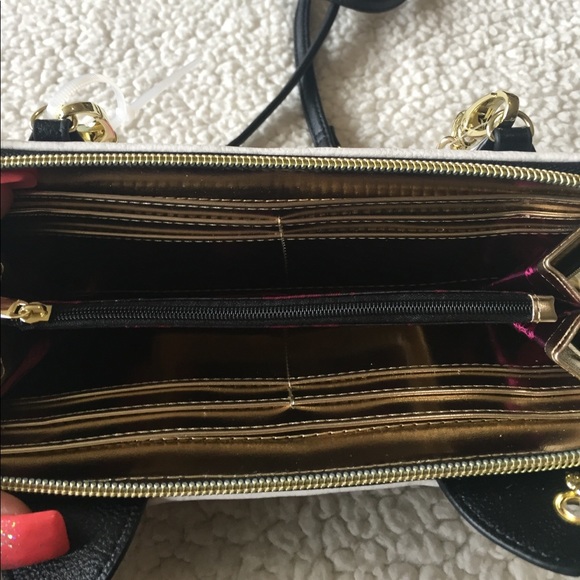 😽HP😽NWT! BETSEY JOHNSON WALLET ON A STRING - Picture 4 of 4