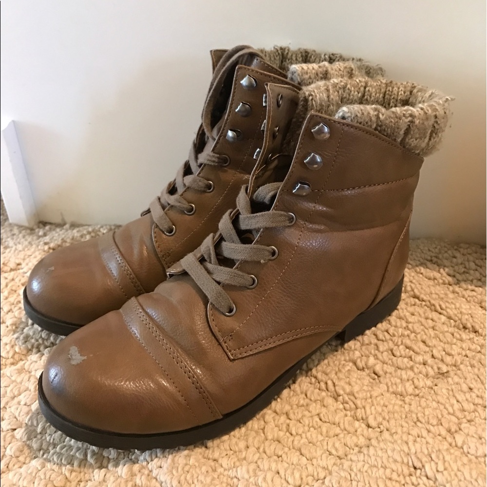Sweater cuff brown combat boots
