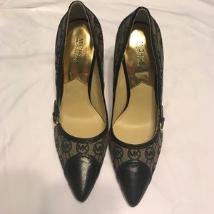 Michael Kors pumps brand new