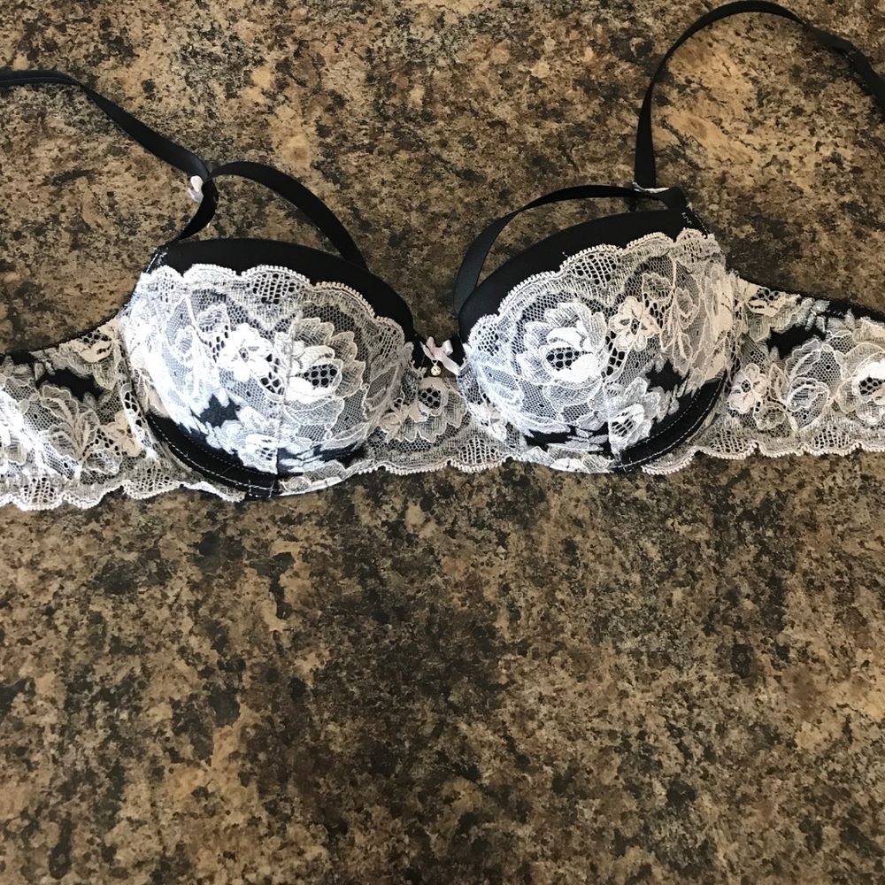 Victoria's Secret bra size 34B