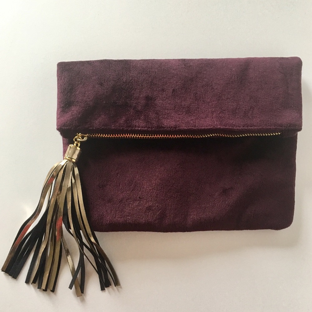 🔥HOST PICK🔥Suede Clutch w/Black & Gold Tassel