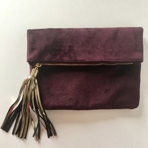🔥HOST PICK🔥Suede Clutch w/Black & Gold Tassel