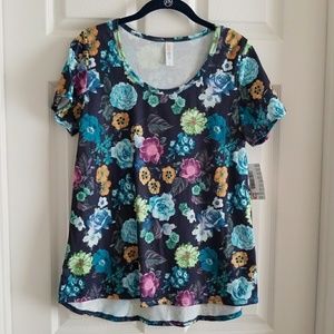 NWT LuLaRoe Small Classic T