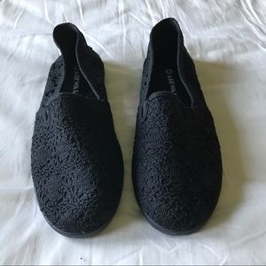 Airwalk slip ons