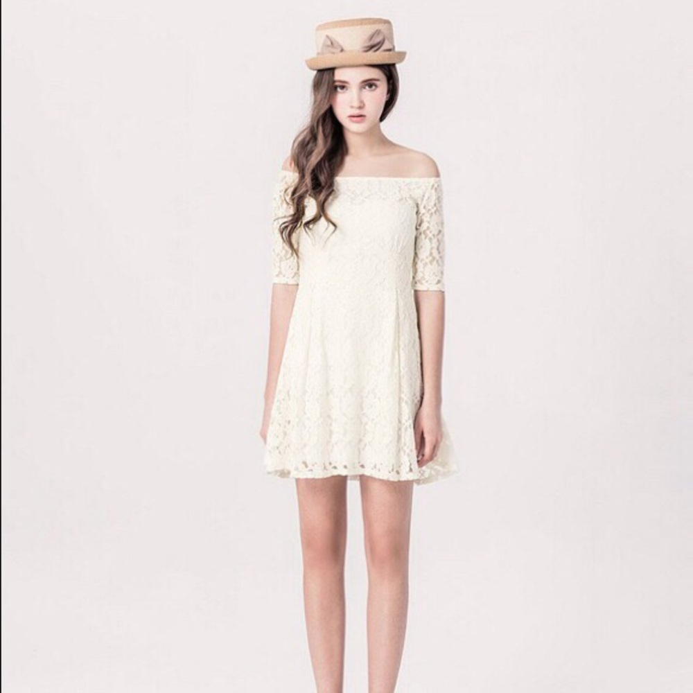 Off-shoulder lace dress