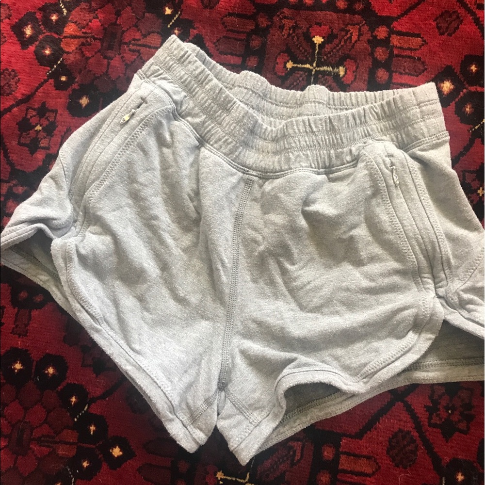 Lululemon 'take ten' short