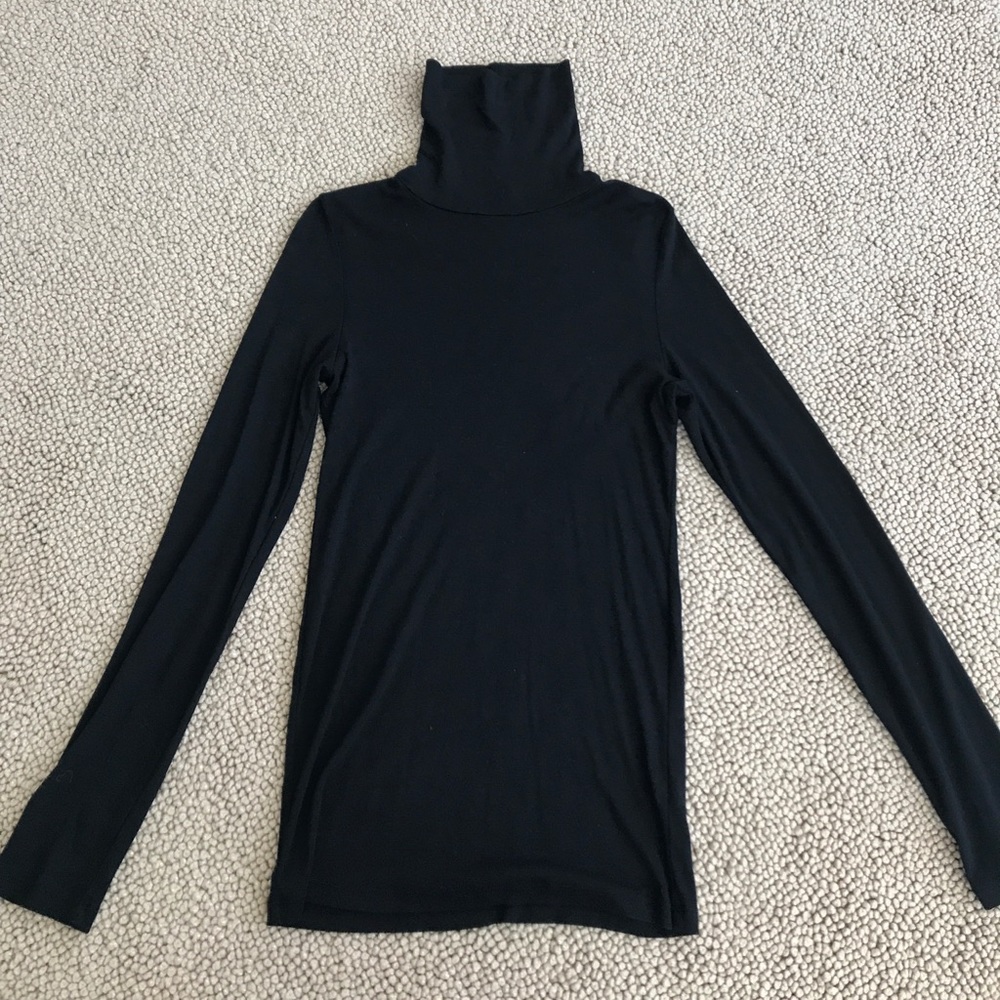 Super cute Splendid XL WOMENS black turtleneck.