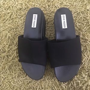 🖤✌🏾Steve Madden Platform Slides