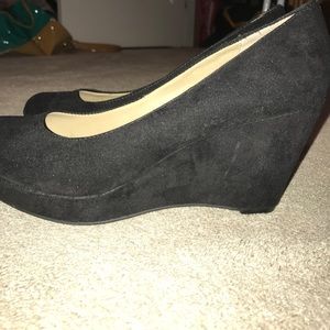 Black wedge heels