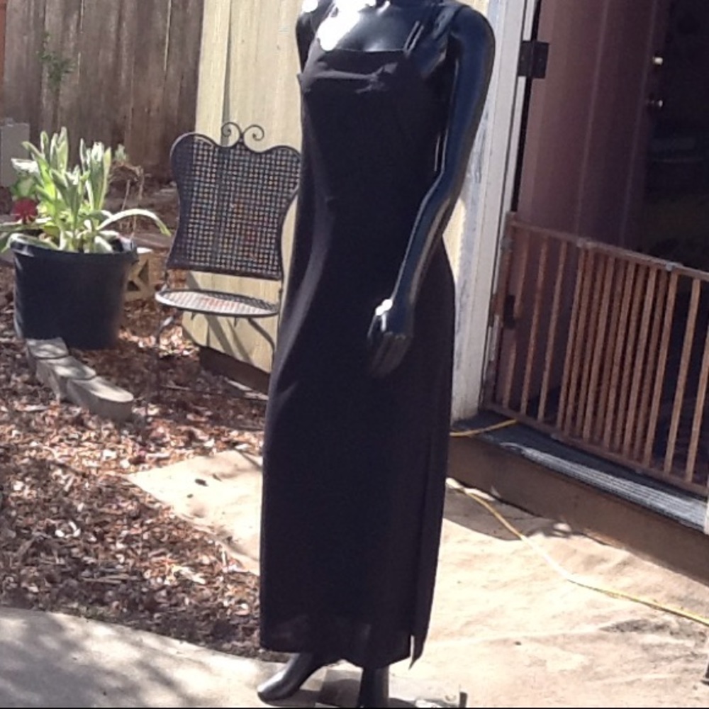 Black dress fitted polyester  szLg roses on front