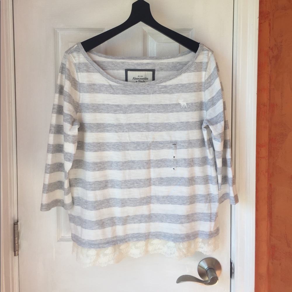 NWOT Abercrombie and Fitch 3/4 Sleeve Top Size M