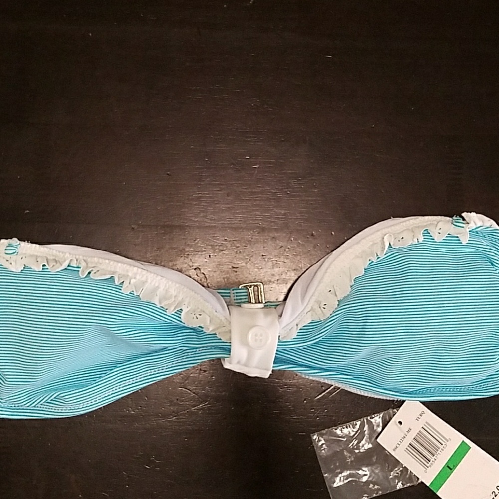 💥 3 for $15 💥  Blue and white ruffled top