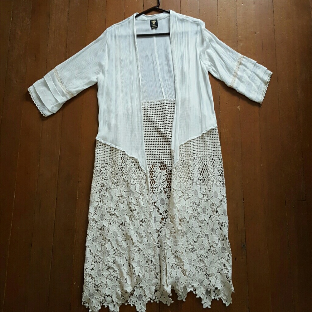 Beautiful white lace cardigan (M/L)
