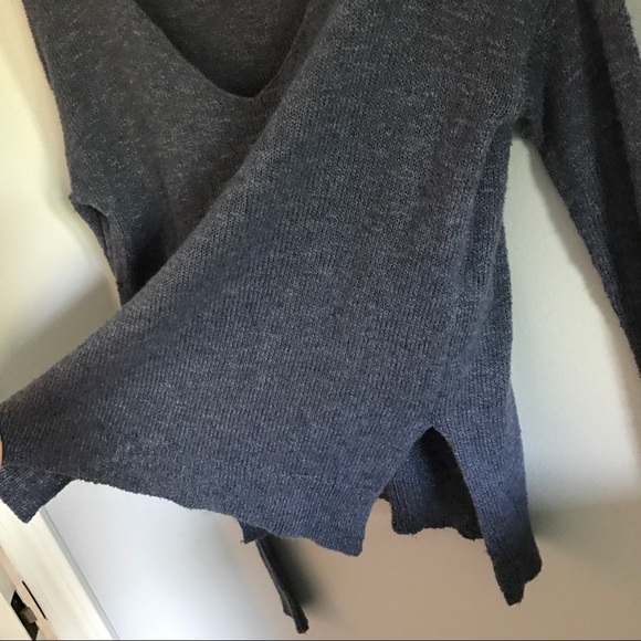 Hollister sweater - Picture 3 of 3