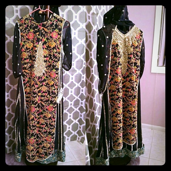 A beautiful, heavy black and multi colored dress - Picture 1 of 1