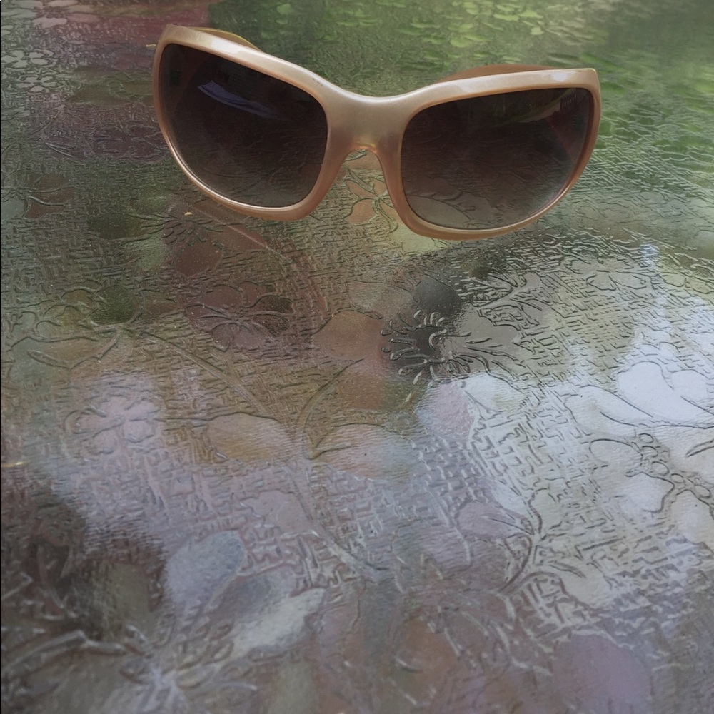 Woman's electric sunglasses