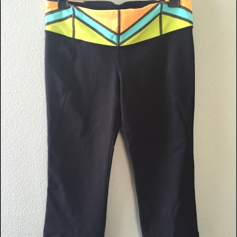 LULULEMON winder under reversible Capri